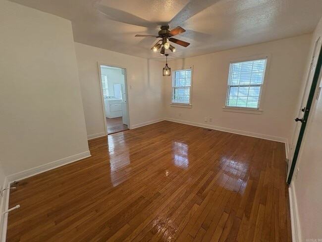 Building Photo - 204 N Tyler St