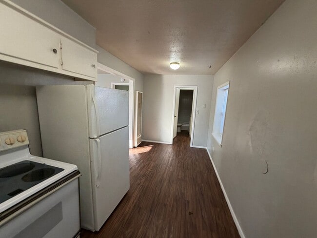 Building Photo - 1 bedroom 1 bath - downstairs