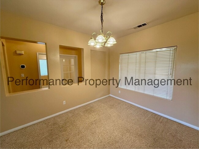Building Photo - Stunning 4 Bed/2 Bath SW Bakersfield Home ...