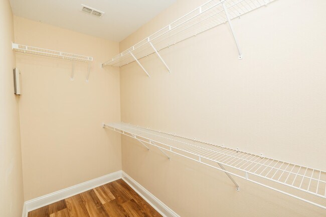 Building Photo - 794 Majestic Dr