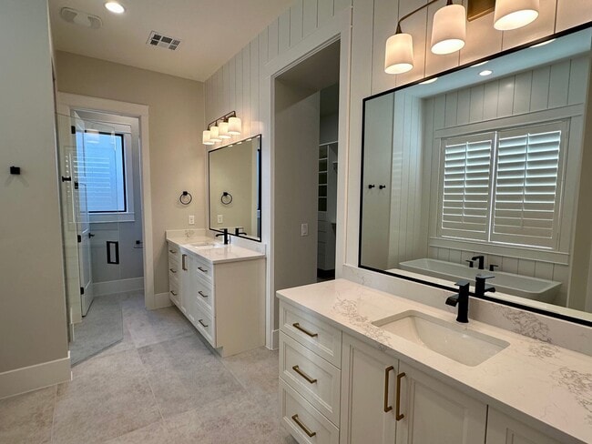 Building Photo - 5 Bedroom Home In Washington Fields