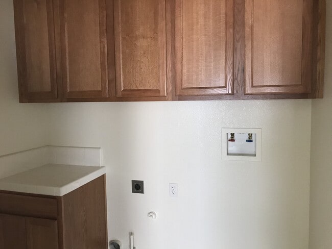 Building Photo - Beautiful & Spacious home!