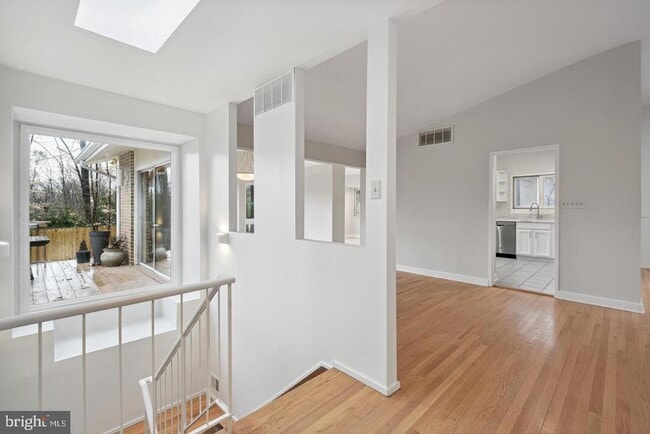 Building Photo - 7700 Hamilton Spring Rd