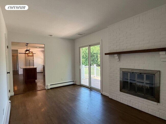 Building Photo - 3220 Delmar Dr