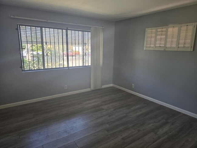 Building Photo - Cozy Single Family Home in Santa Ana for L...