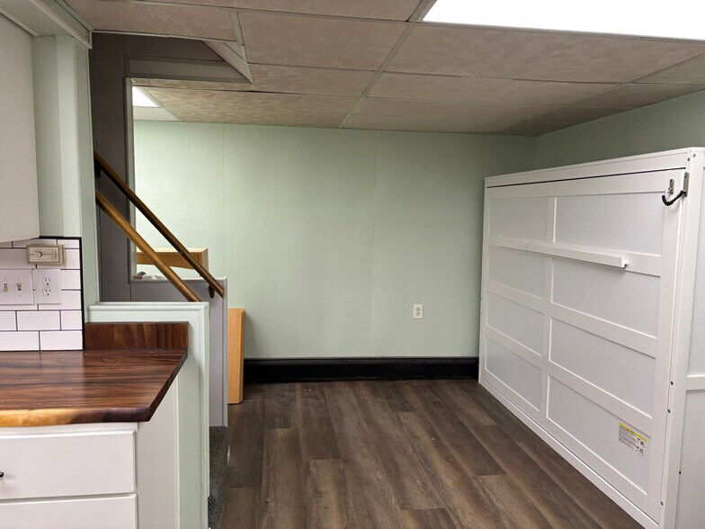 Building Photo - 823 3rd Ave