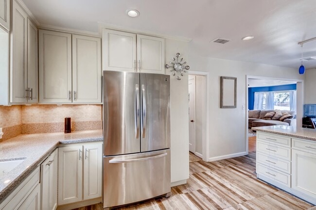 Building Photo - !!!MOVE IN SPECIAL - 50% off !!! Upgraded 4 Bedroom/3 bath Home with Pool & Detached Pool House/O...