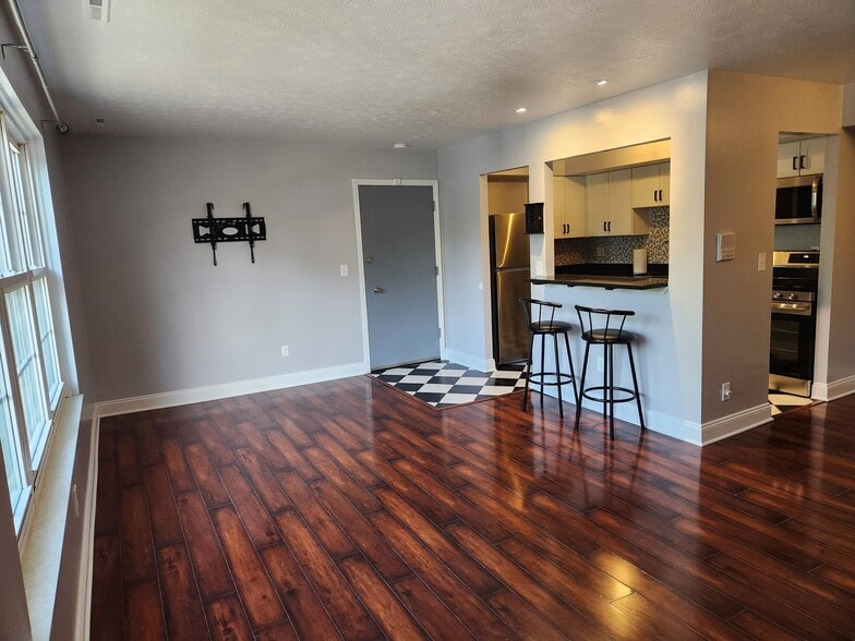 Building Photo - 4779 Columbia Rd