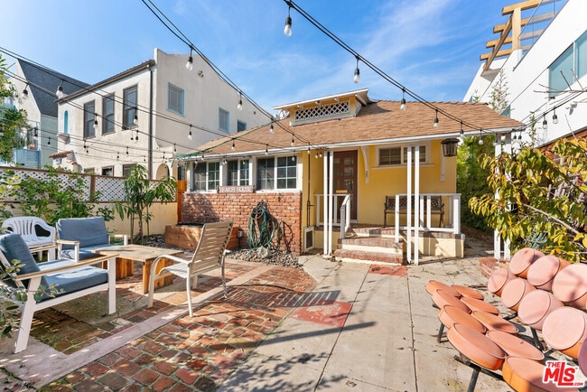 Building Photo - 33 Wavecrest Ave