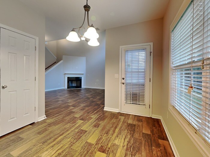 Building Photo - 2551 Freemont St