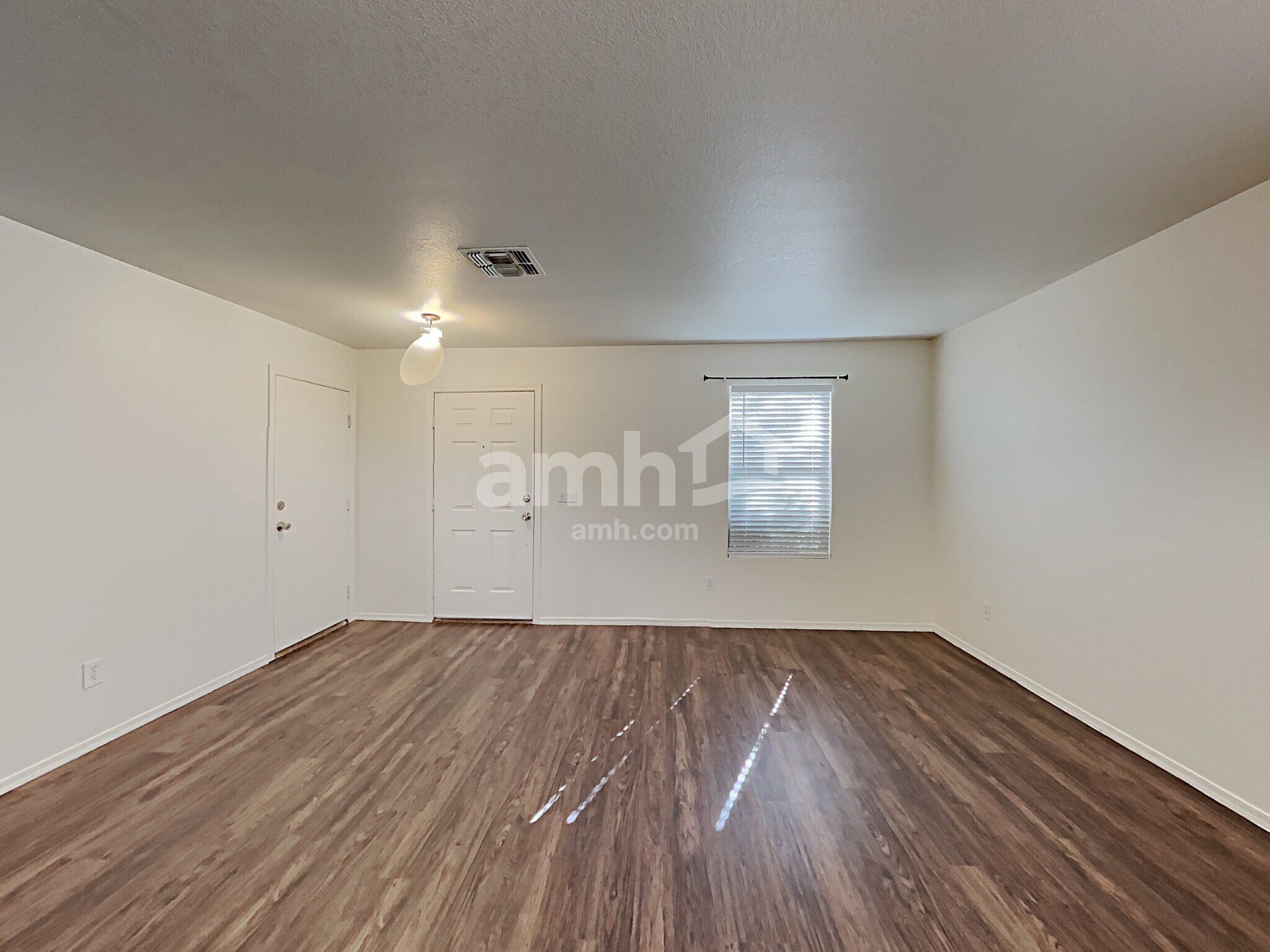 Building Photo - 5030 E Dale Ln