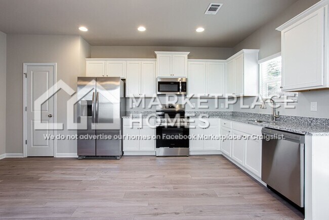 Building Photo - 226 W L Miller Dr