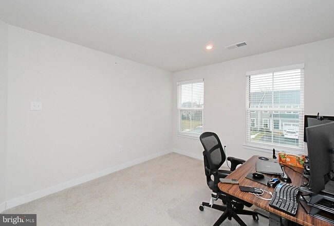 Building Photo - 500 Sterling Dr