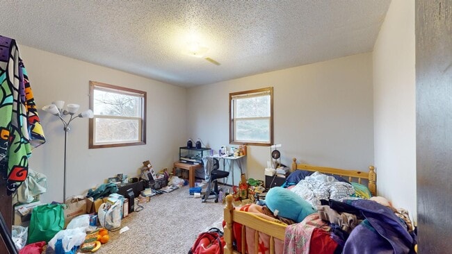 Building Photo - 3 bed duplex on Ontario