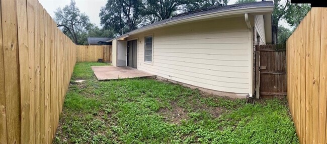 Building Photo - 9405 NEWBERRY Dr