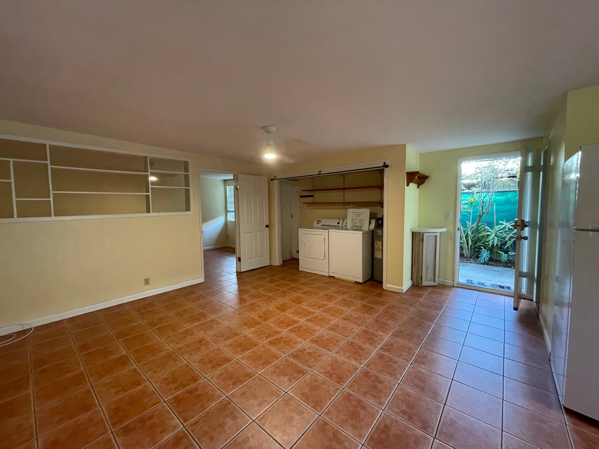 Building Photo - 166 Hauoli St