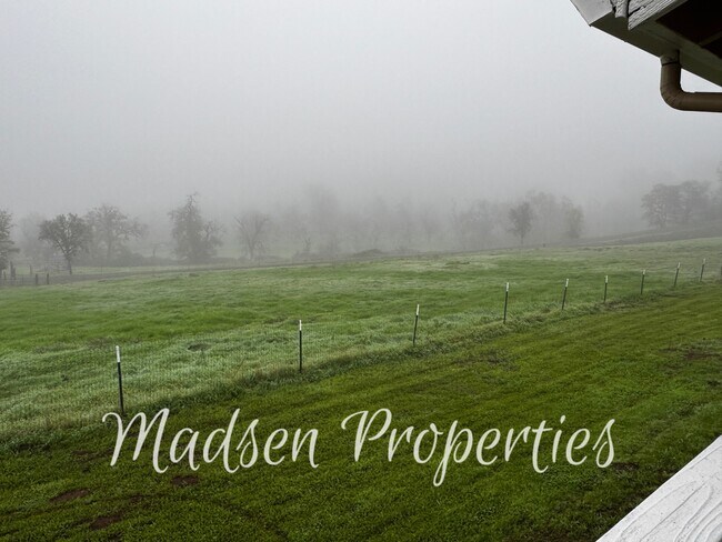 Building Photo - 784 Flag Creek Rd