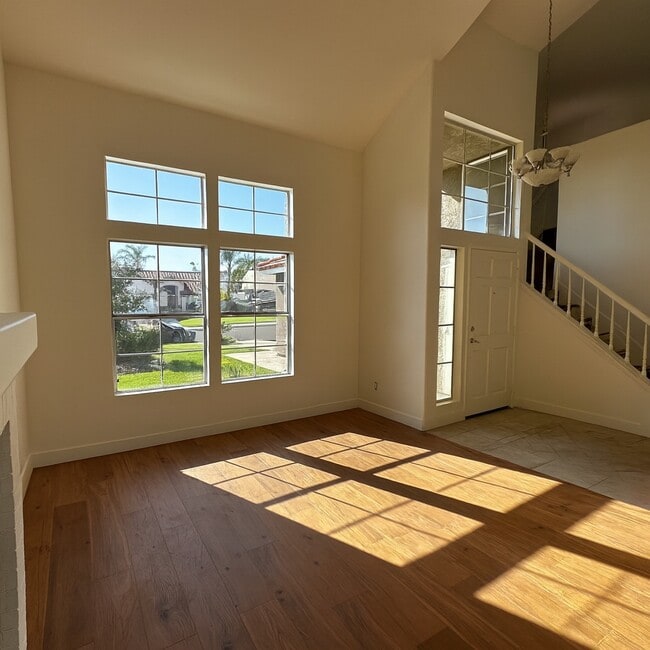 Building Photo - 8704 Mesa Oak Dr