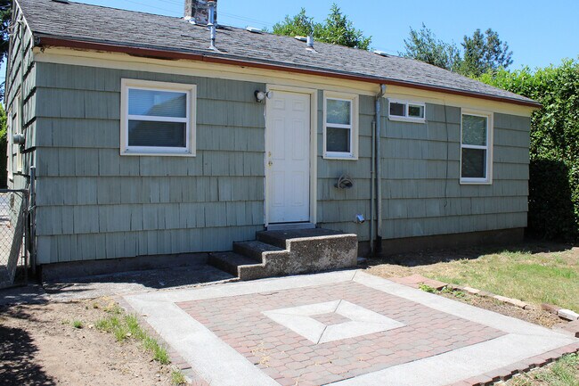 Building Photo - 6414 SE 52nd Ave