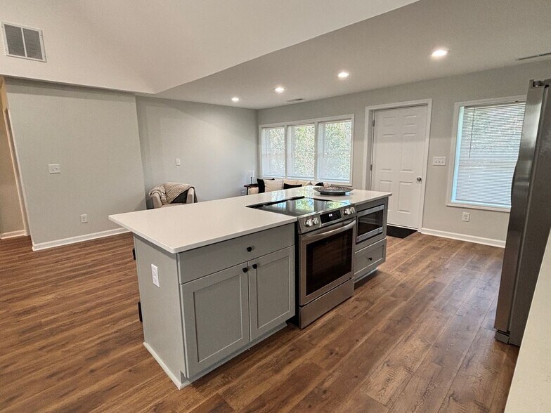 Building Photo - 1739 Carter Cir