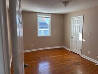 Building Photo - 14 School St