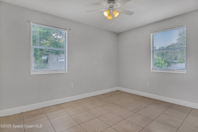 Building Photo - 807 Hillsdale Dr