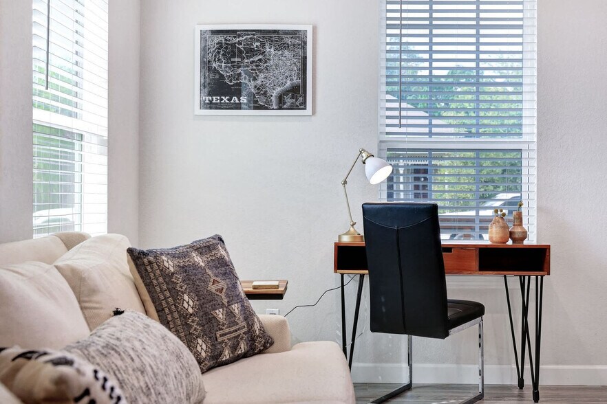 Building Photo - 1214 Hays St