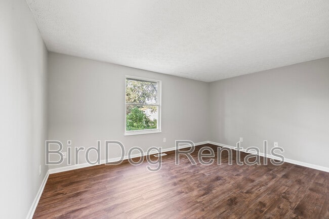 Building Photo - 5970 Almina Dr