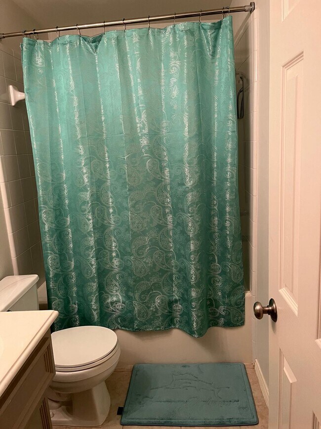 Building Photo - 806 W Heights Hollow Ln