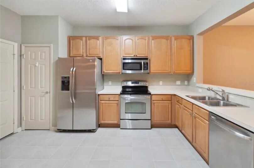 Building Photo - 2451 Stockton Dr
