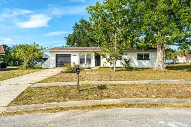 Building Photo - 2160 Fairlane Dr