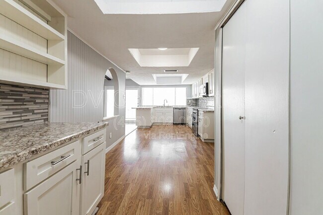 Building Photo - 409 Hardwood Trail