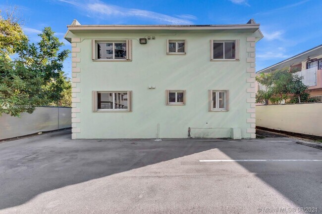 Building Photo - 220 NW 7th Ave