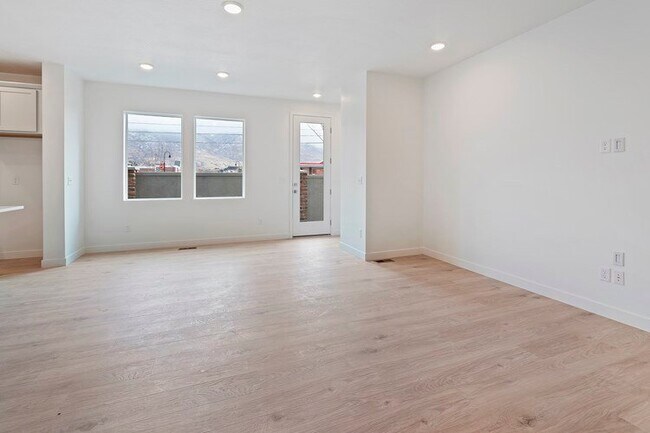 Building Photo - 4814 Washoe Ct