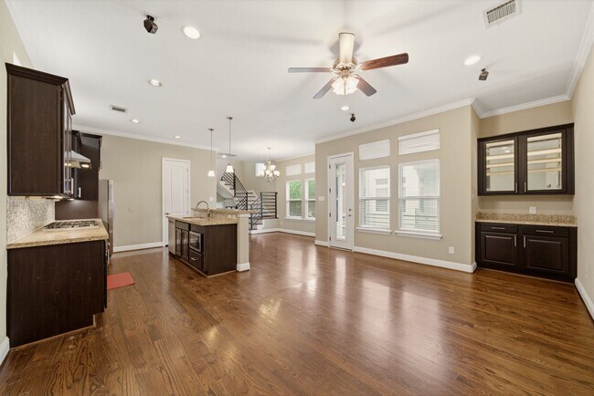 Building Photo - 1113 W 18th St