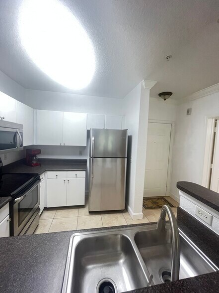 Building Photo - 304 E South St