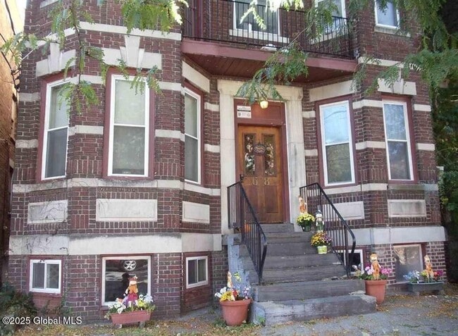 Primary Photo - 68 Morris St