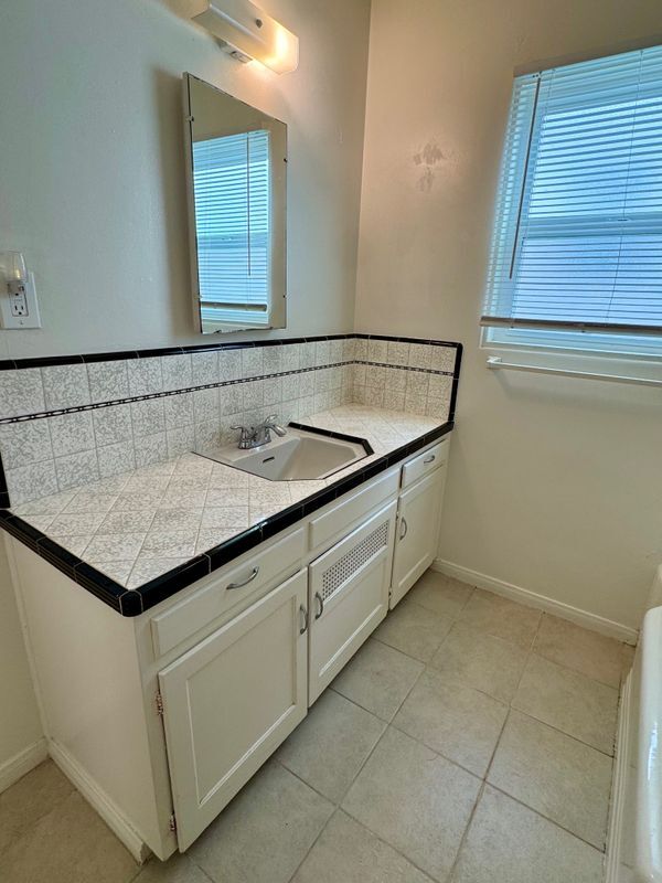 Building Photo - 803 Van Nuys St