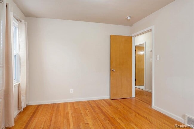 Building Photo - 22780 Courtland Ave
