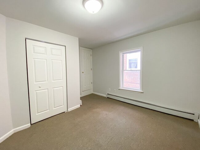 Building Photo - Gorgeous single-family home near Hartford ...