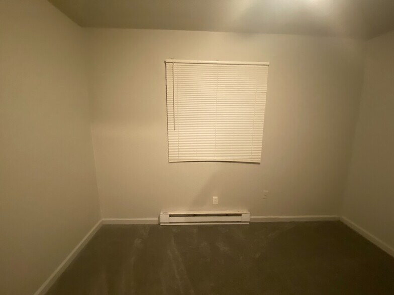 Building Photo - Room in Condo on Alamance Church Rd