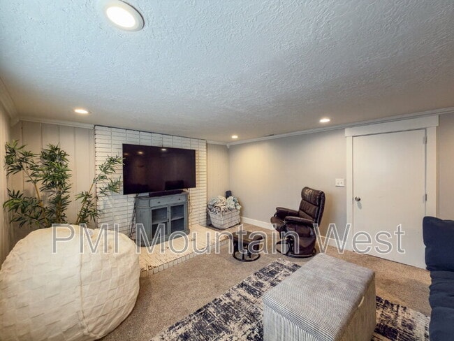 Building Photo - 76 W 1300 S