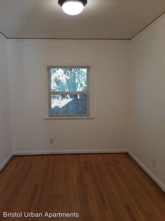 Building Photo - 727 NE Schuyler St