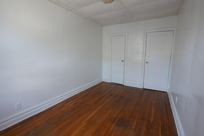 Building Photo - 573 Ave E