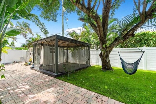 Building Photo - 353 E Lakewood Rd