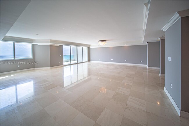 Building Photo - 20201 E Country Club Dr