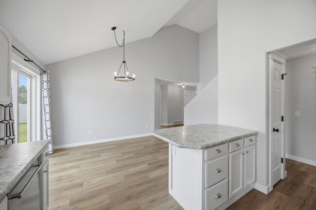 Building Photo - 2704 Stratford Ln
