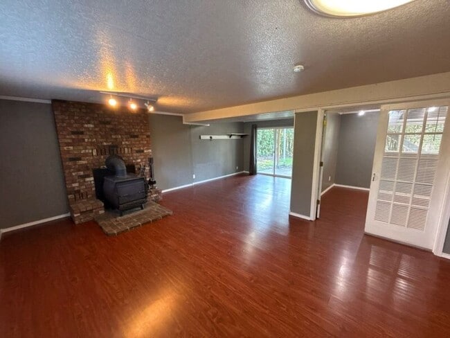 Building Photo - 869 Meadowlawn Dr SE