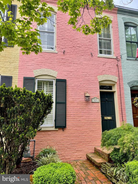 Primary Photo - 325 N Royal St