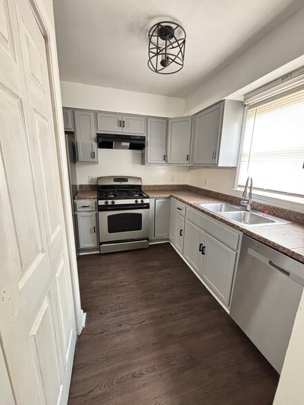 Building Photo - 4698 Shumate Dr